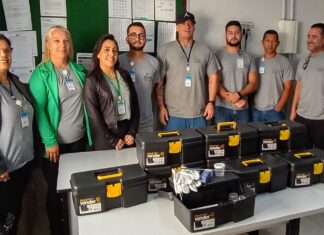 Agentes de endemias de Barra Velha recebem kits para a captura de escorpiões