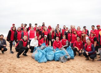 Mutirão de limpeza da Praia Vermelha recolheu 80 kg de resíduos nesta terça-feira, 3