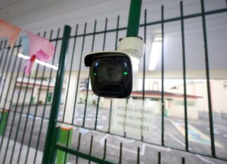 SC reforça segurança nas escolas com instalação de novas câmeras e botão do pânico em 100% das unidades