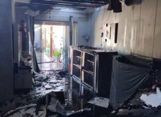 Casa pega fogo em Barra Velha