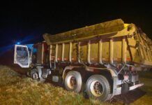 PF apreende caminhão com carga contrabandeada e prende suspeito em Santa Catarina