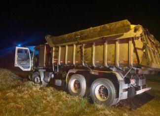 PF apreende caminhão com carga contrabandeada e prende suspeito em Santa Catarina