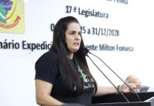 Câmara de Penha afasta vereadora Emanoelly da Procuradoria da Mulher após denúncias; parlamentar contesta decisão na Justiça