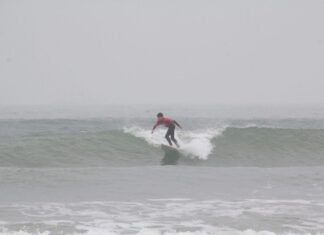 Mais de 100 atletas participam da 2ª etapa do Circuito Navegantes de Surf