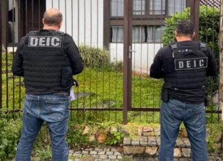 Polícia Civil cumpre mandado de busca em investigação de apologia ao nazismo