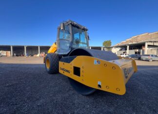 Barra Velha adquire novo rolo compactador para manutenção das estradas rurais