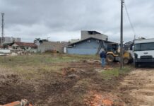 Barra Velha realiza ação contra invasão de área destinada à instalação de uma praça na rua 100, em Itajuba