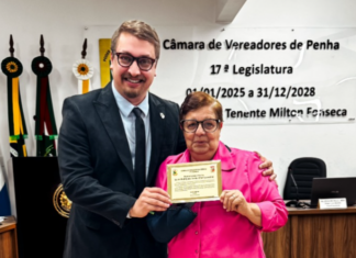 Dona Laurinha recebe moção de aplauso na Câmara de Penha