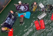 PMSC e PF apreendem mais de 270 kg de cocaína em casco de navio