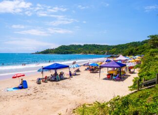 Prefeitura de Penha lança edital para regulamentação do comércio ambulante nas praias na temporada de verão 2025/2026