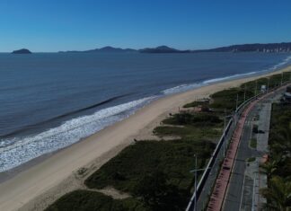 Balneário Piçarras é a única cidade do Brasil com 100% de certificação da orla no Programa Bandeira Azul