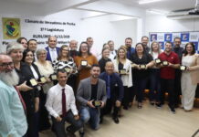 Câmara de Penha homenageia profissionais da educação com o Prêmio Professor Comprometido