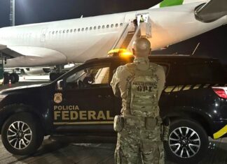 PF realiza extradição de dois foragidos da Justiça catarinense