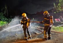 Bombeiros combatem incêndio em veículo no bairro Gravatá, em Penha