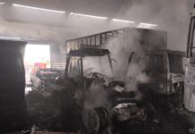 Incêndio destrói veículos e máquinas em galpão de empresa de extração de areia em Araquari