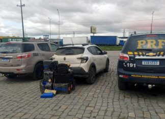 Ação Conjunta entre PRF e PM intercepta carro com 250 kg de maconha em Itajaí