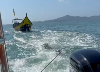 Pescadores são resgatados após pane mecânica próxima à Ilha Feia em Balneário Piçarras