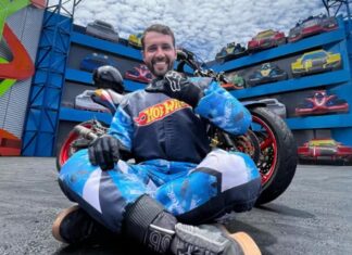Piloto do parque Beto Carrero morre em acidente durante show