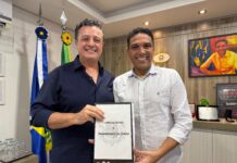 Prefeito Tiago Baltt transmite cargo interinamente para viagem internacional à China