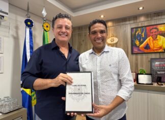 Prefeito Tiago Baltt transmite cargo interinamente para viagem internacional à China