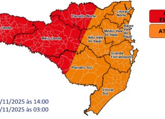 Frente fria e Ciclone Extratropical provocam temporais, ventos fortes e mar agitado em Santa Catarina