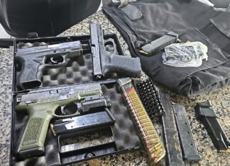 Homem é preso com três pistolas e mais de 160 munições na BR-101