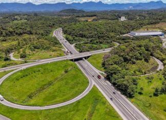 Autopista Litoral Sul prevê fluxo de 1,2 milhão de veículos e mobiliza operação especial para o feriado da Consciência Negra