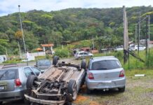 Acidente com capotamento mobiliza Bombeiros e SAMU na Rodovia Beto Carrero, em Penha