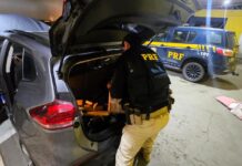 Menor de idade é apreendido com 300 quilos de maconha e carro roubado após perseguição em Joinville