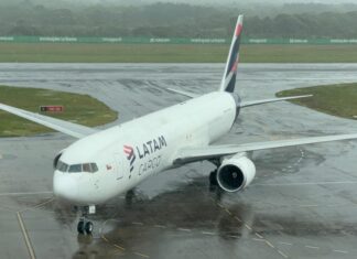 Aeroporto de Navegantes recebe primeiro voo cargueiro internacional da história