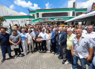Governo de SC reforça pesca artesanal e contempla municípios da AMFRI com entrega de tratores e novos investimentos no setor