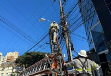 Mais de 150 toneladas de cabos irregulares são retirados em Santa Catarina