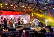 Quinteto S.A. agitou o público no segundo dia da programação do “Verão Balneário Piçarras”