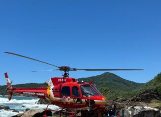 Adolescente é resgatado após afogamento na Praia da Faceira, em Penha