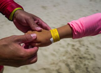Número de crianças perdidas nas praias cai 33% e medidas preventivas batem recorde nesta temporada