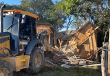 Balneário Piçarras regulamenta demolição sumária de construções irregulares em áreas públicas