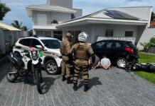 Júri em Balneário Piçarras absolve réus de tentativa de homicídio e condena por outros crimes
