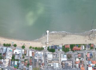 Megaobra de alargamento da faixa de areia da Praia Central avança até o molhe da Avenida Getúlio Vargas