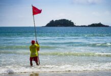 CBMSC intensifica prevenção para o Carnaval e alerta sobre perigos em áreas sem guarda-vidas
