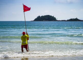 CBMSC intensifica prevenção para o Carnaval e alerta sobre perigos em áreas sem guarda-vidas