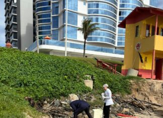 Moradores denunciam despejo irregular de esgoto na orla de Barra Velha