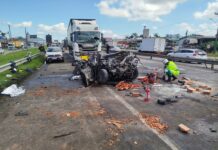 Veja o vídeo: Grave engavetamento na BR-101 em Itajaí deixa três mortos