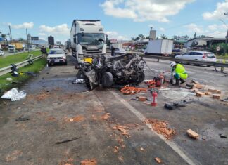 Criança segue em estado grave após acidente na BR-101 que matou pais e avó em Itajaí