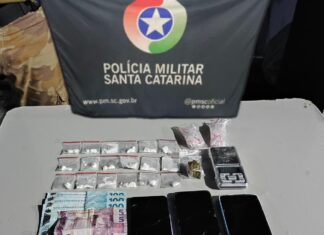 Polícia Militar prende dois por tráfico de drogas no bairro Nossa Senhora de Fátima, em Penha