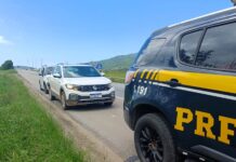 PRF recupera carro furtado que circulava clonado na BR-101 em Porto Belo