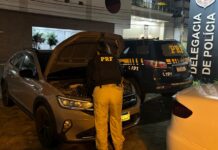 Foragida por tráfico é presa em Itapema conduzindo carro furtado