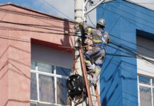 Barra Velha promove segundo mutirão de limpeza dos fios de telecomunicação