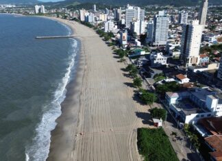 Praia Central de Balneário Piçarras tem terceiro trecho liberado