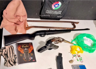 Foragido por homicídio é preso com drogas e armas em área de mata em Barra Velha