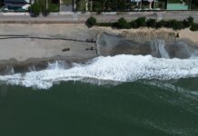 Obra de alargamento da faixa de areia da praia de Balneário Piçarras deve ser concluída até dia 10